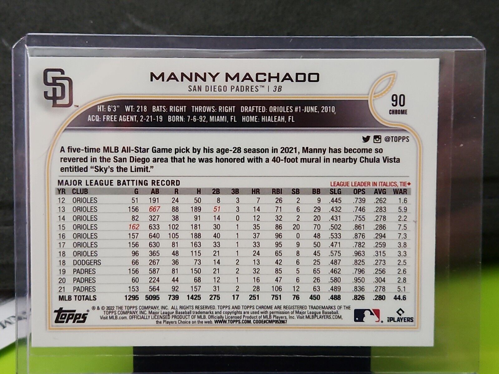 2022 Topps Chrome #90  Manny Machado Prism Refractor SP San Diego  Padres NMT/MT